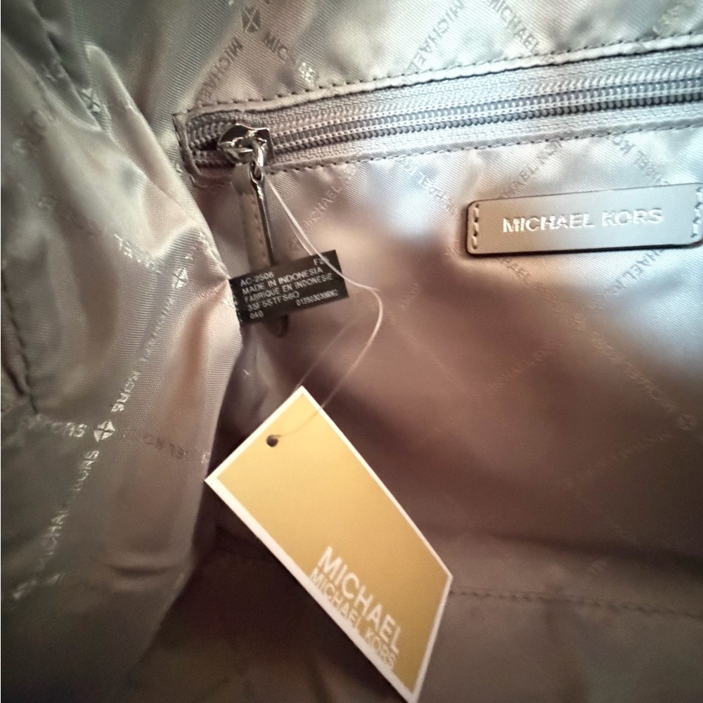 Michael Kors Travel MD Mirror Metallic Shoulder Duffle Bag MK Silver - Picture 11 of 13